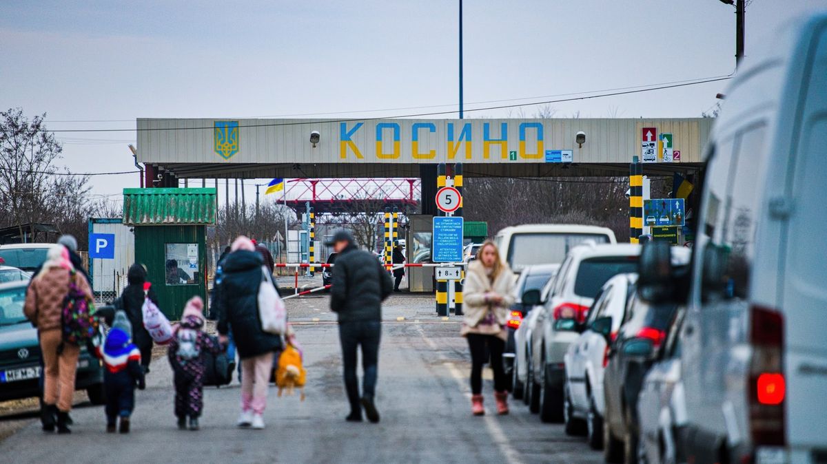 Denně z Ukrajiny odjíždí asi 6000 mužů, tvrdí ukrajinský pohraničník
